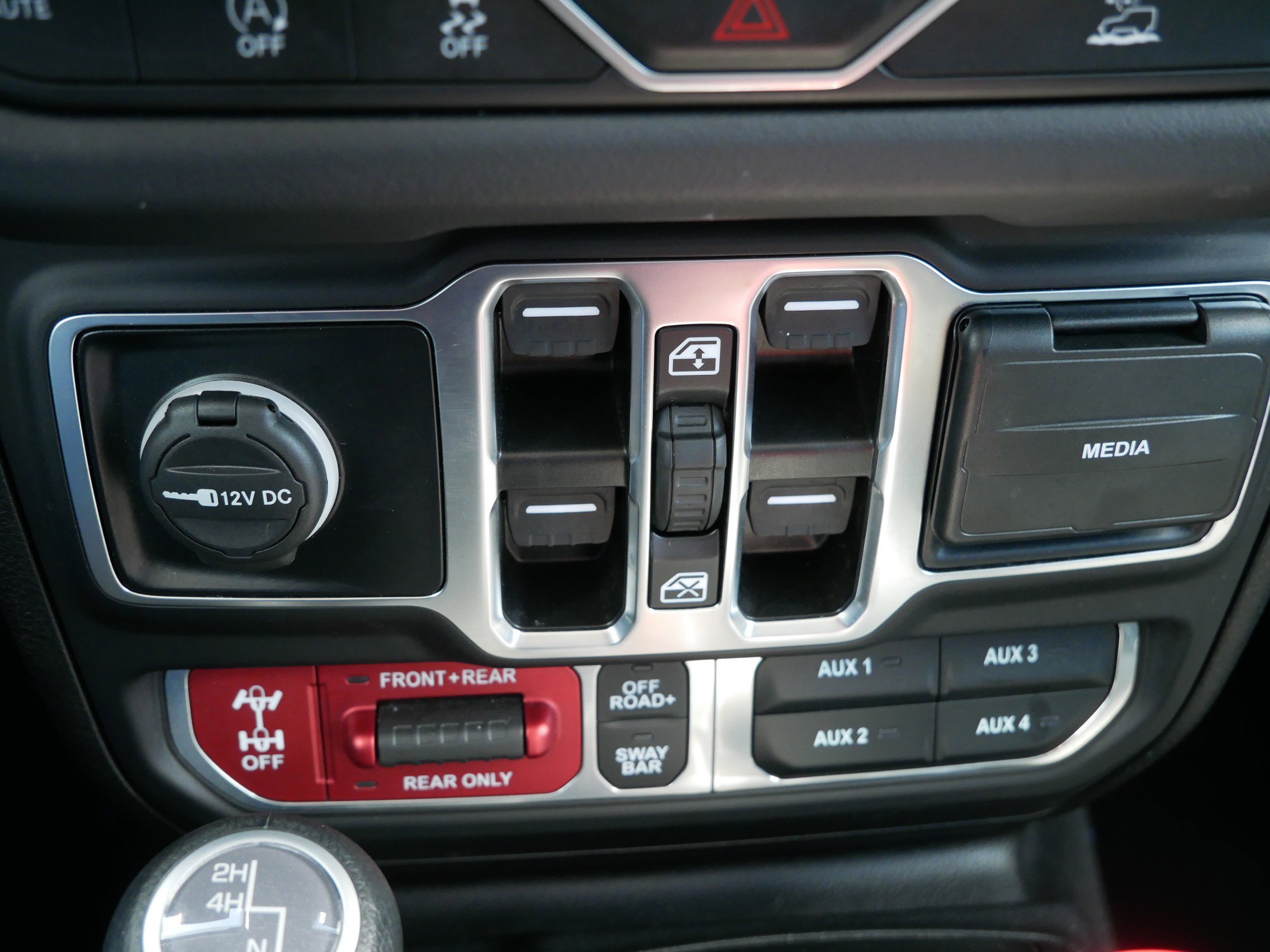 Used 2025 Bright White Clearcoat Jeep Rubicon image 26
