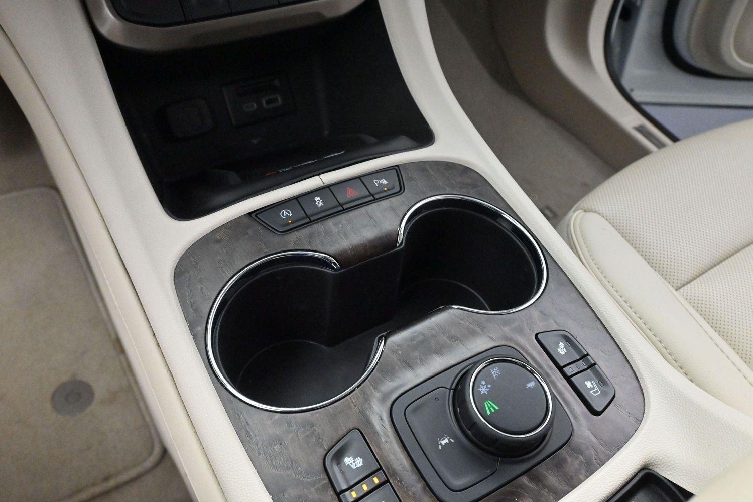 Used 2023 White Frost Tricoat GMC Denali image 20