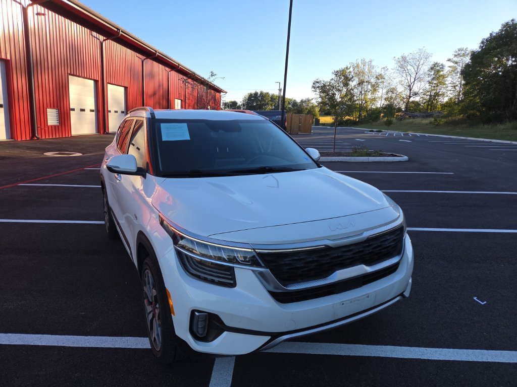 Used 2023 White Kia SX image 1