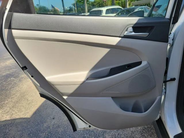 Used 2021 White Hyundai SE image 8