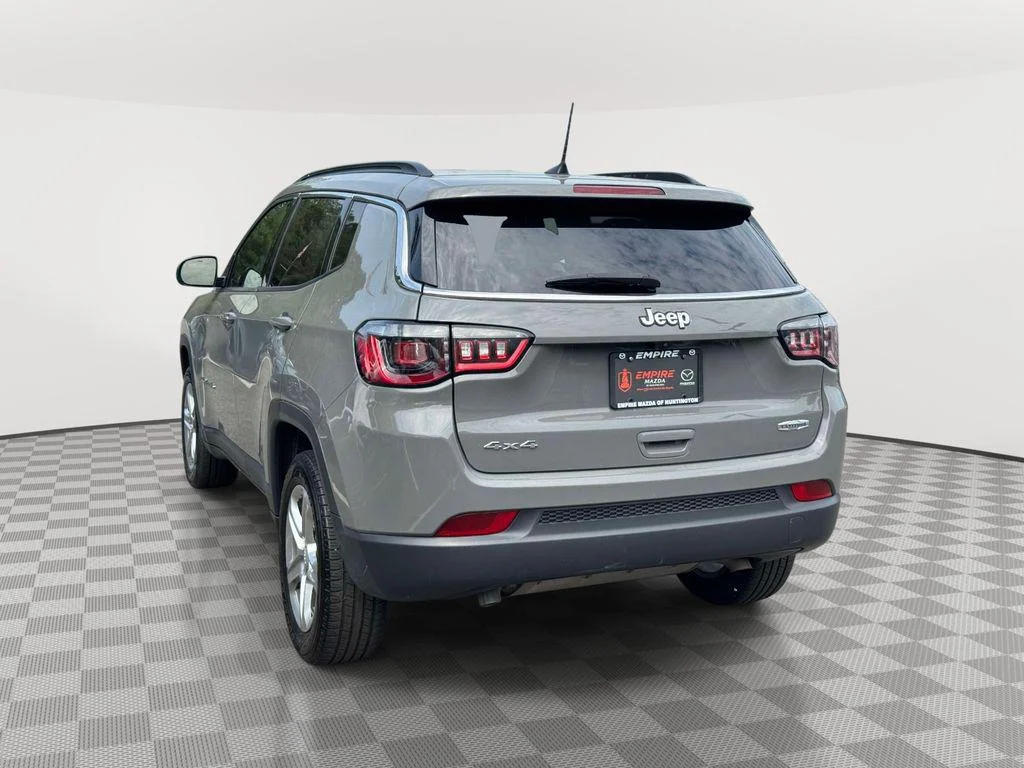 Used 2024 Sting-Gray Clearcoat Jeep Latitude 4x4 image 6