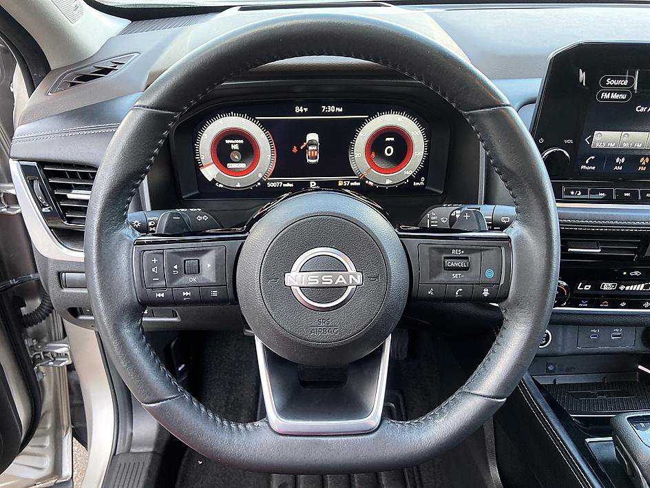 Used 2023 Champagne Silver Metallic Nissan Platinum image 13