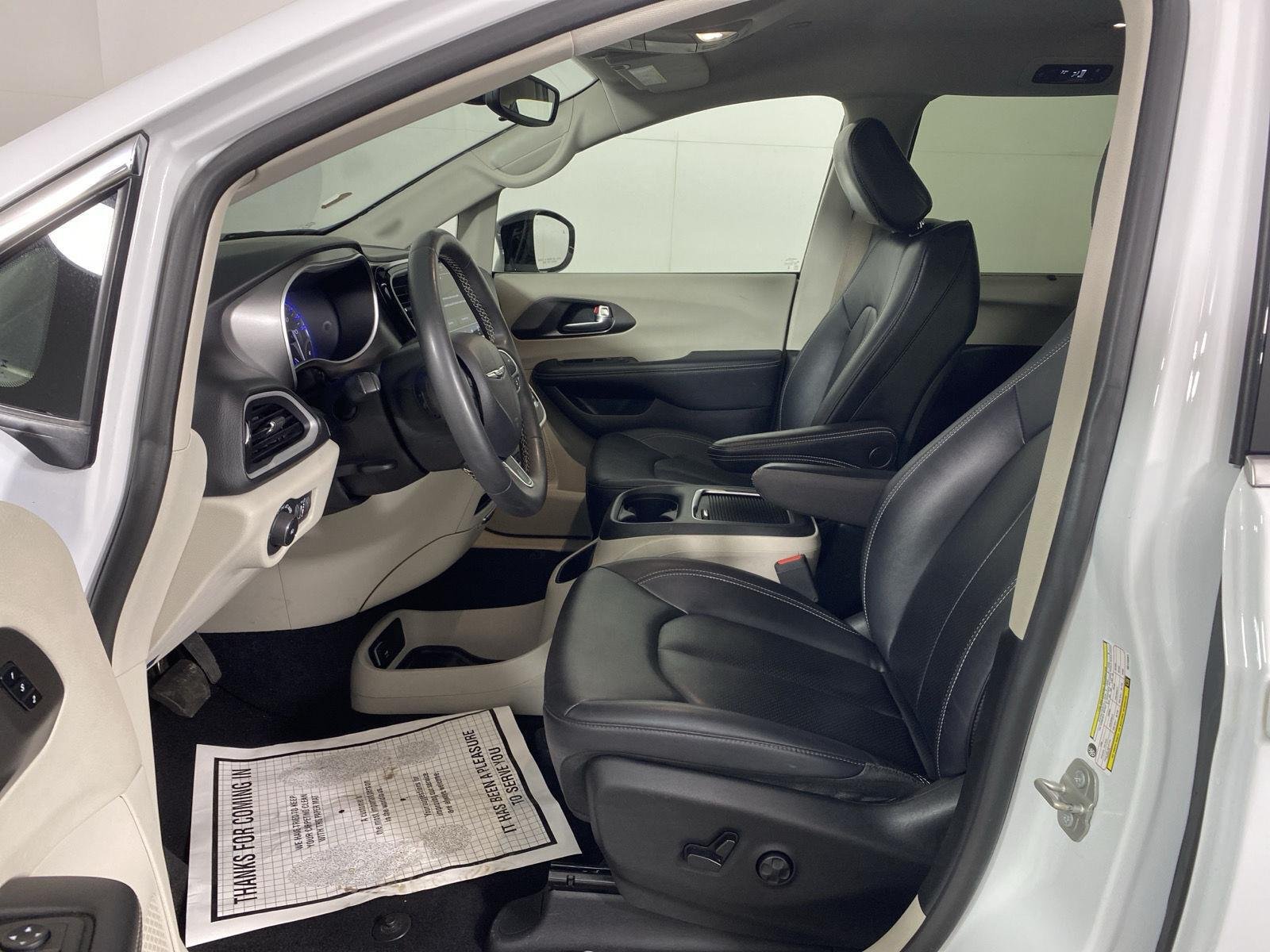 Used 2024 Bright White Clearcoat Chrysler Touring L image 13