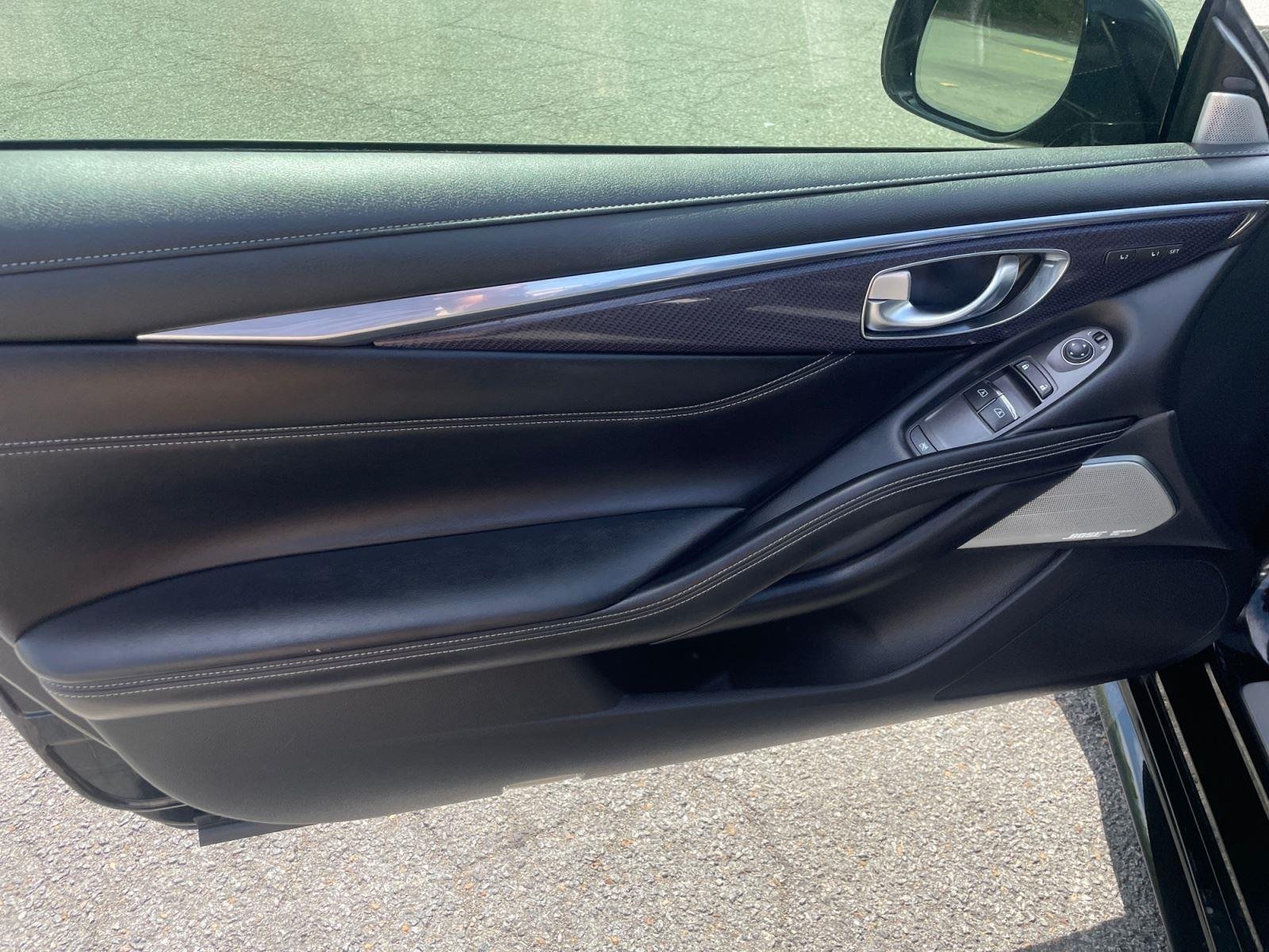 Used 2018 Black Obsidian INFINITI SPORT image 17