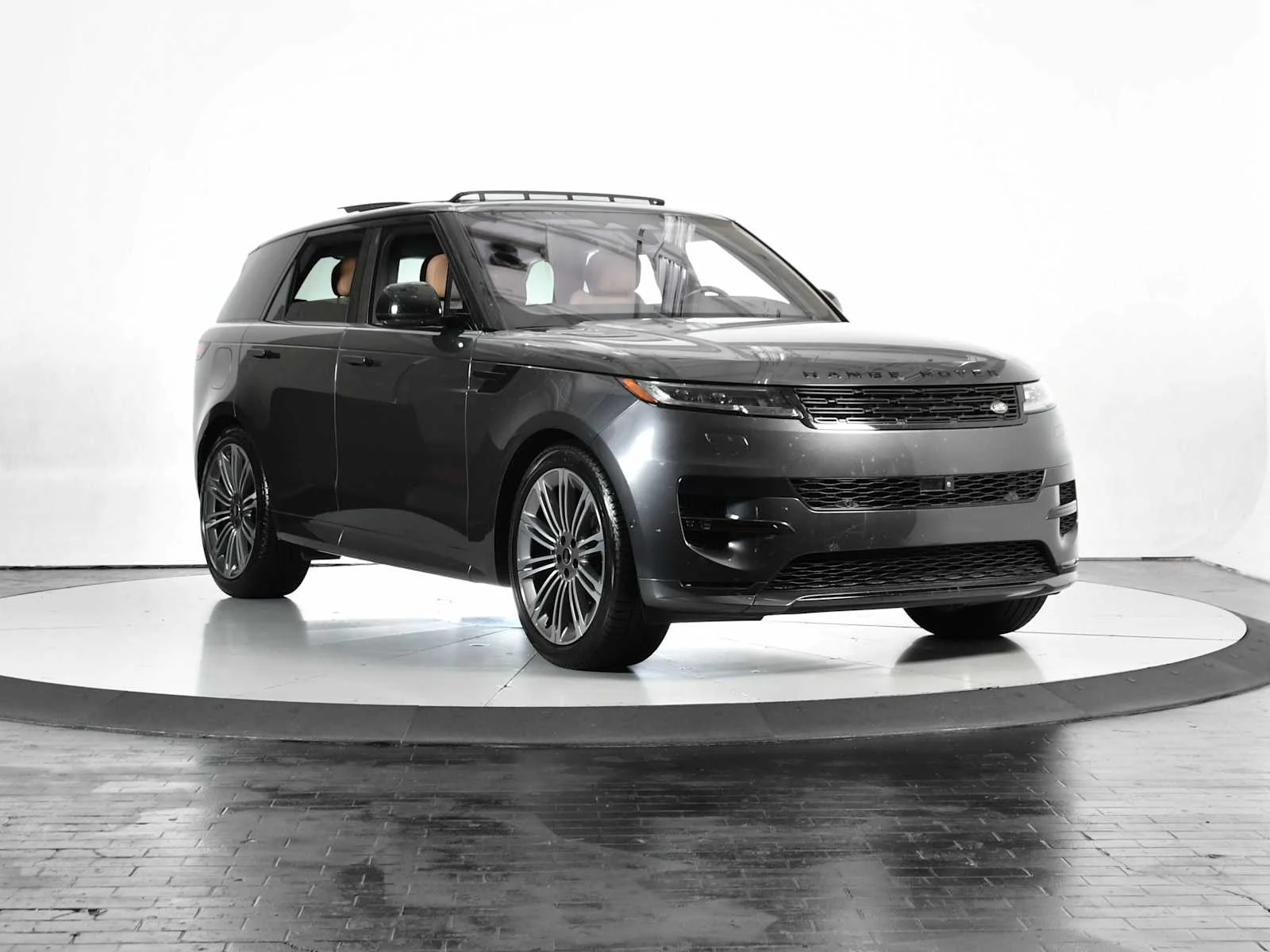 Used 2023 Carpathian Grey Premium Metallic Land Rover SE Dynamic image 8