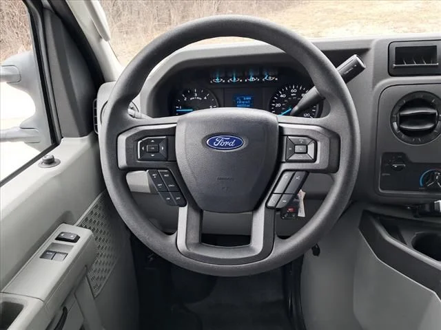 2025 Ford E-Series Cutaway Base - Photo 16