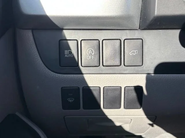 Used 2017 White Toyota XLE image 32