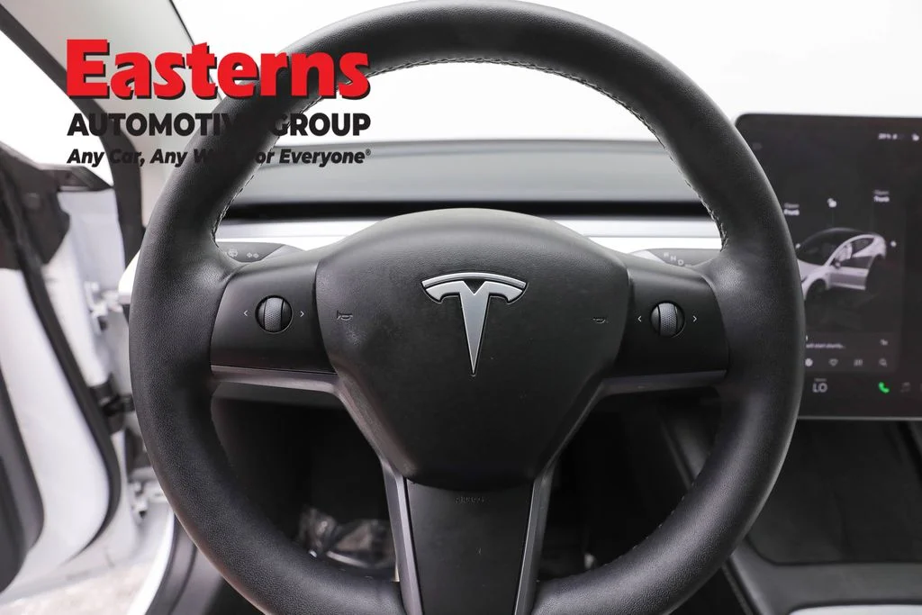 Used 2023 White Tesla Base image 10