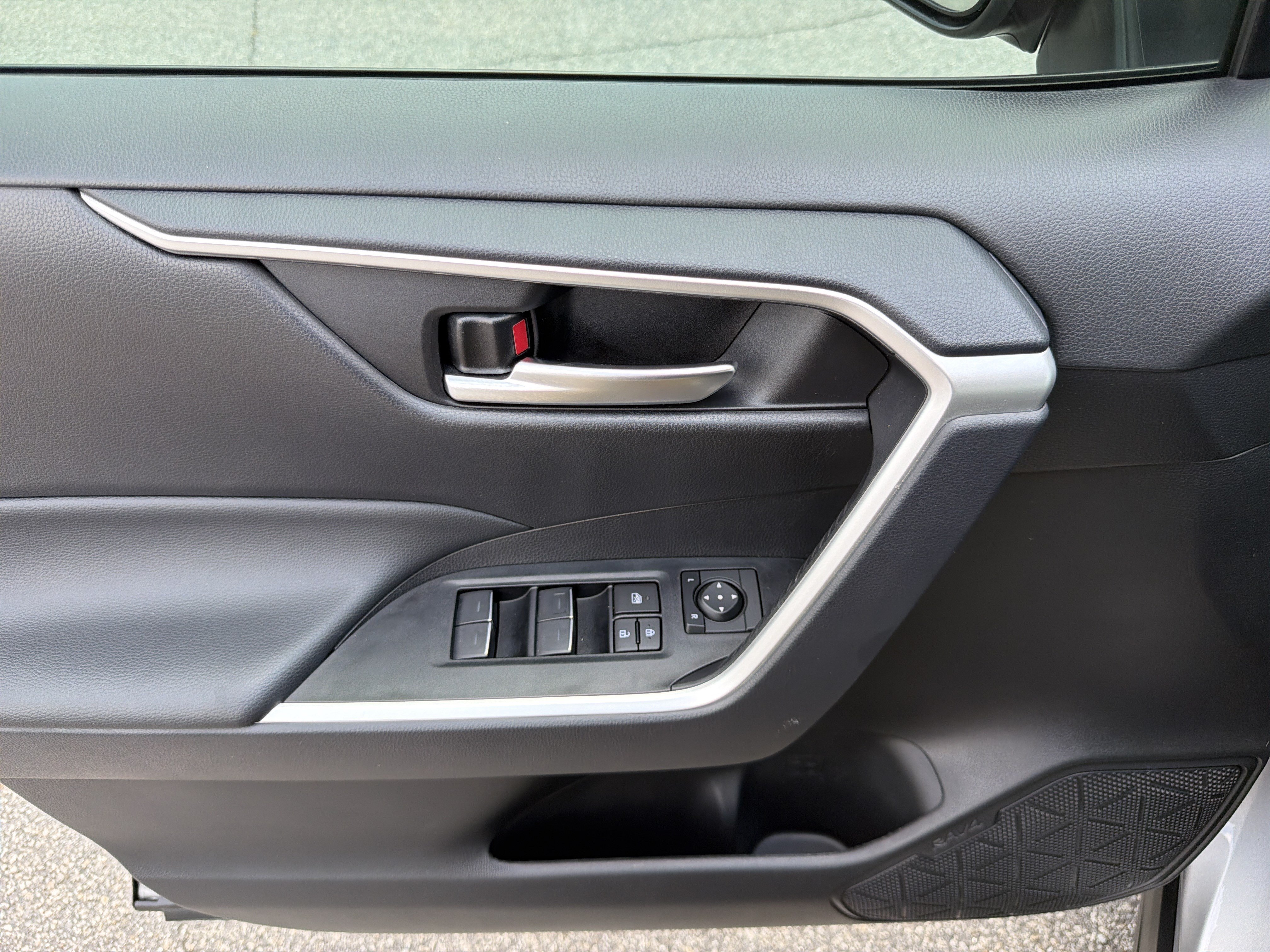 2024 Toyota Venza LE - Photo 20