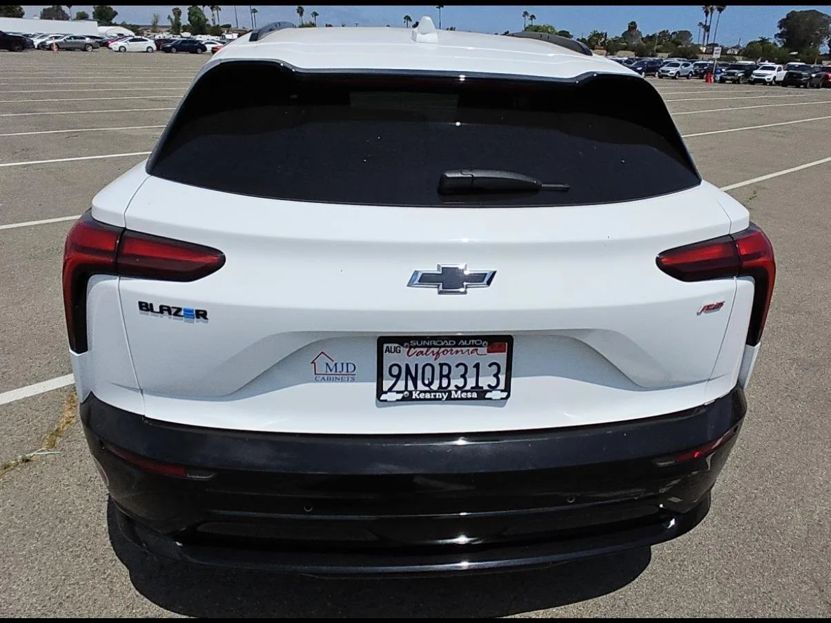 Used 2024 Summit White Chevrolet RS image 16