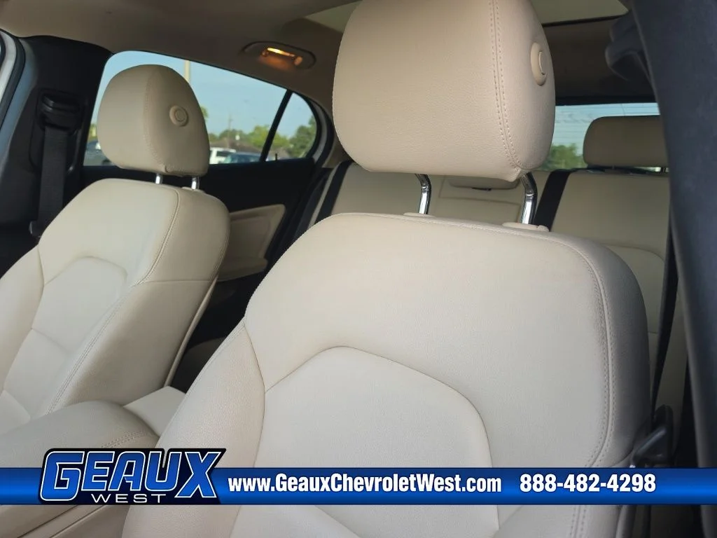 Used 2019 White Mercedes-Benz GLA 250 image 27
