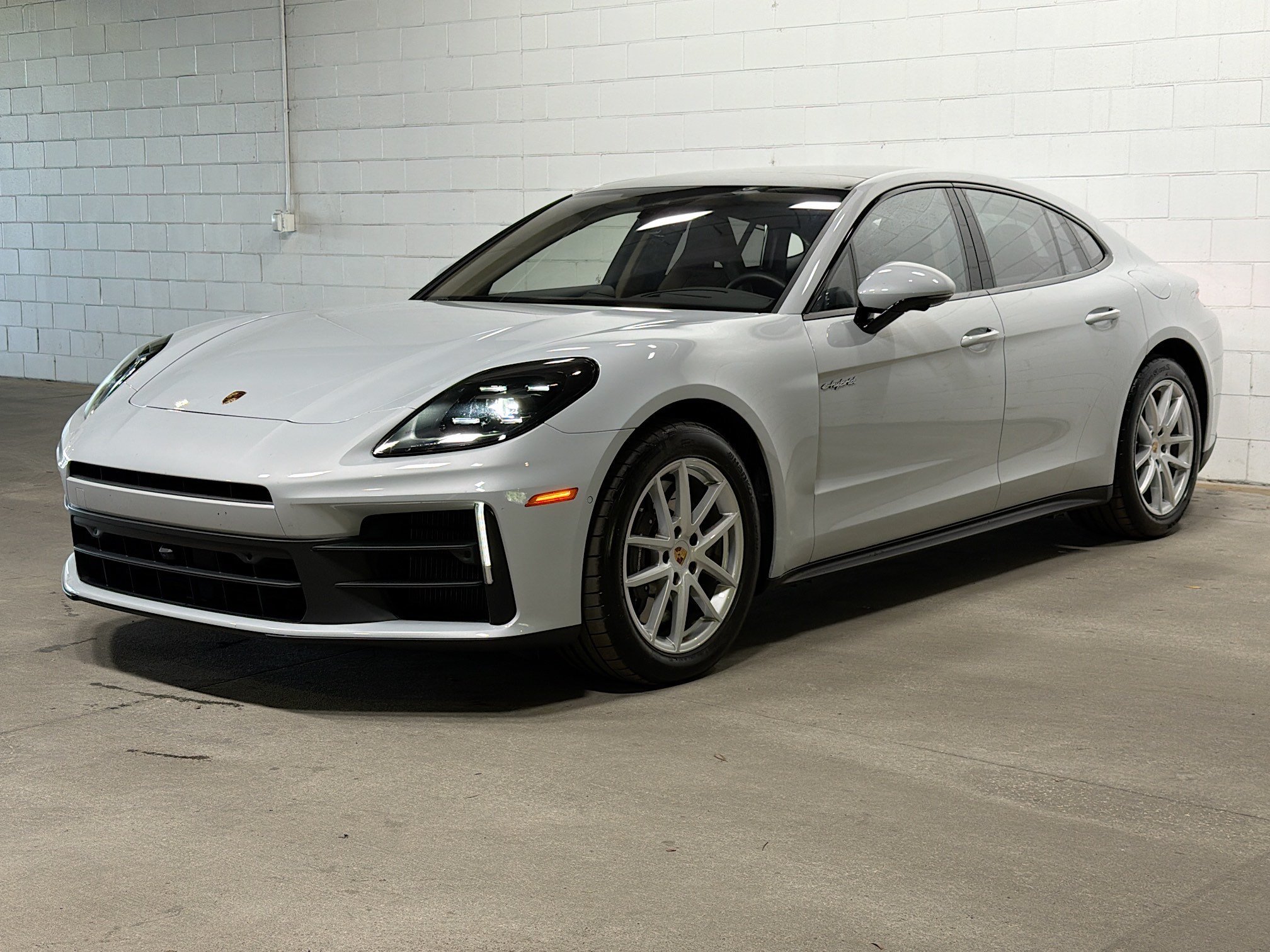 2026 Porsche Panamera 4 E-Hybrid's photo