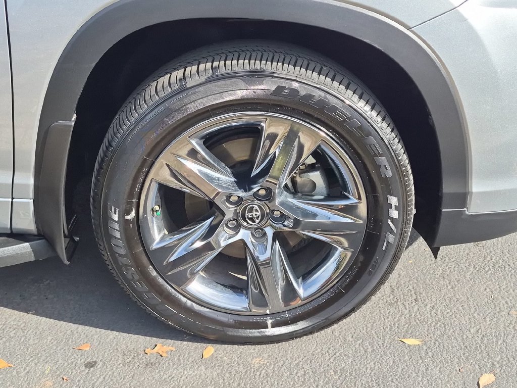 Used 2018 Silver Toyota Limited Platinum image 30