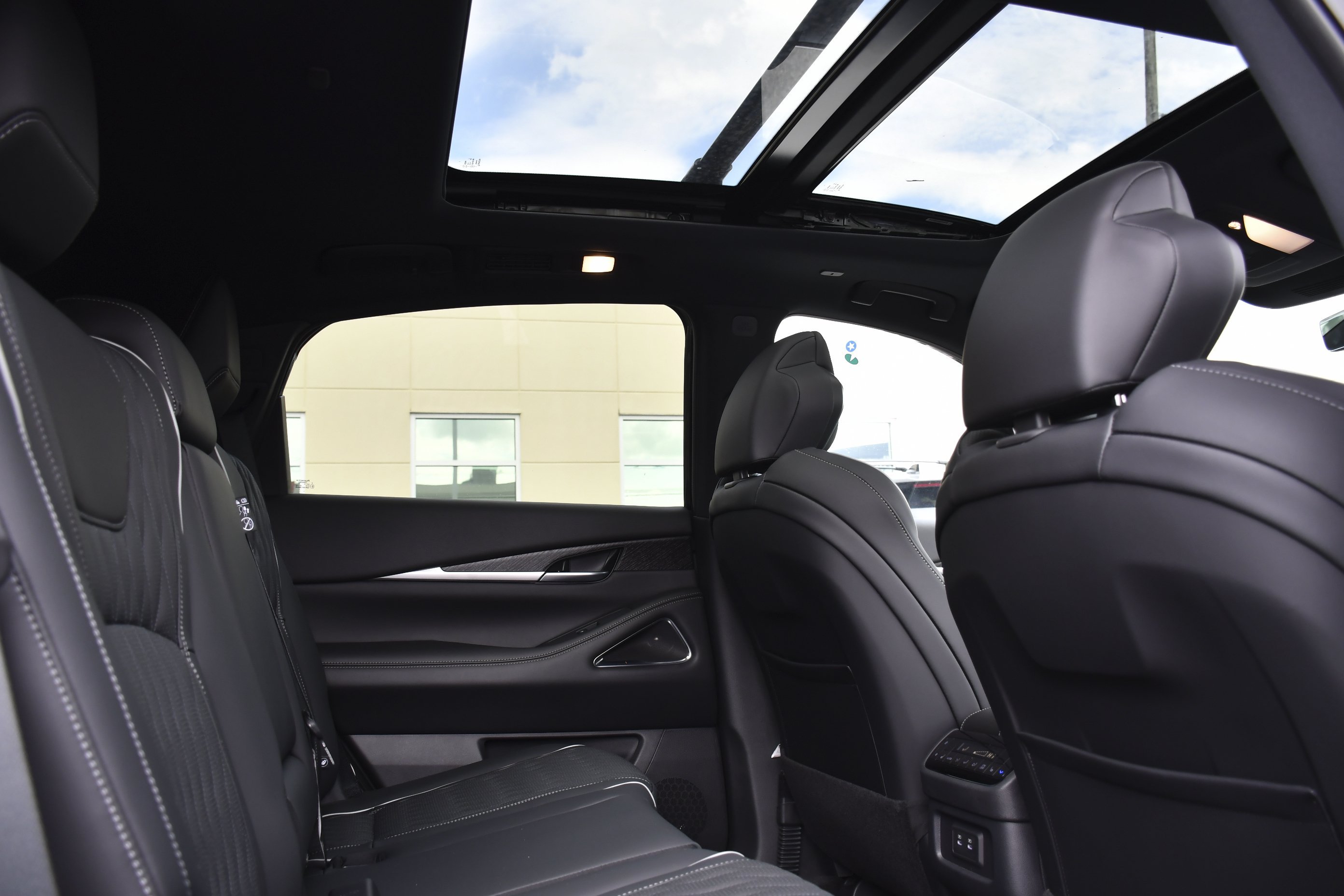New 2027 GRAND BLUE INFINITI Autograph AWD image 29