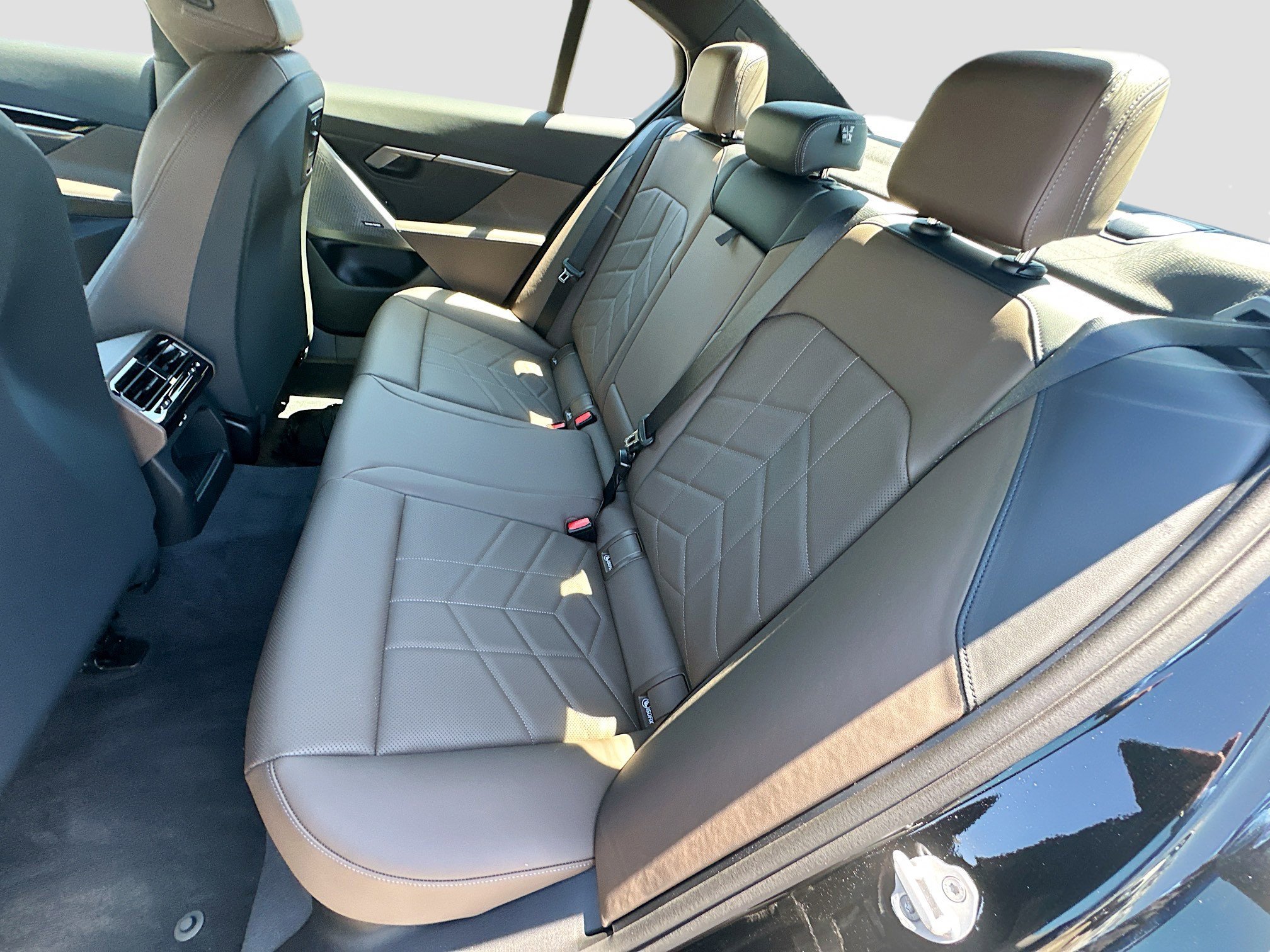 New 2025 Black Sapphire Metallic BMW 530i image 20