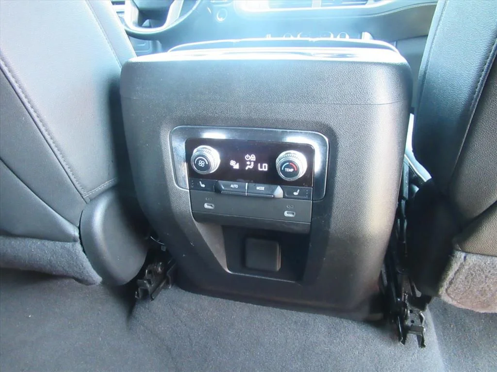 Used 2022 Black GMC SLT image 33