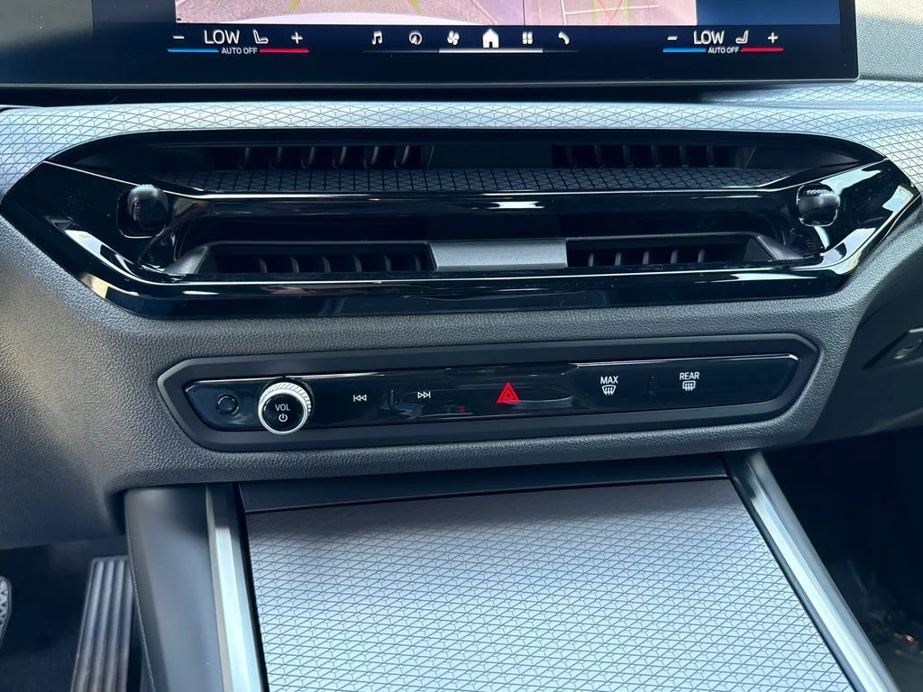 New 2026 White BMW eDrive40 image 30