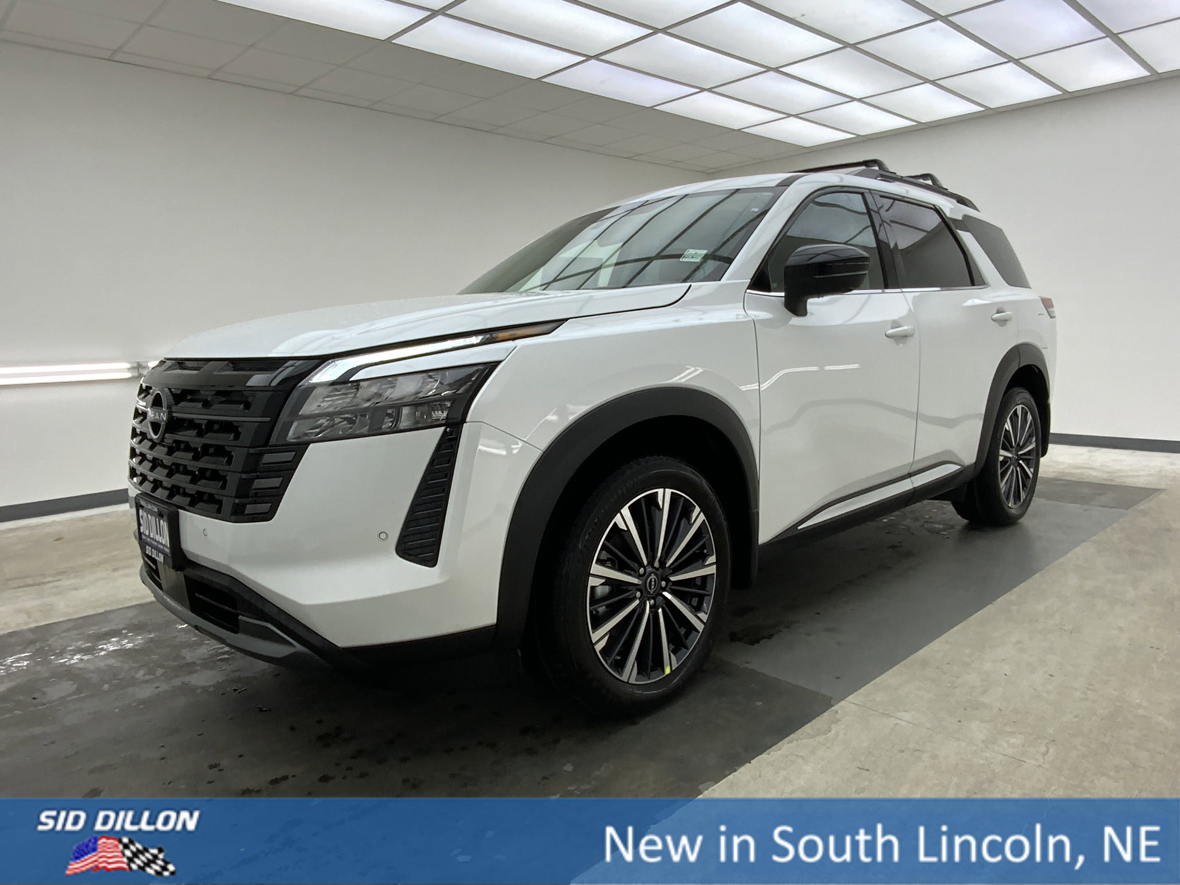 2026 Nissan Pathfinder Platinum 4WD's photo