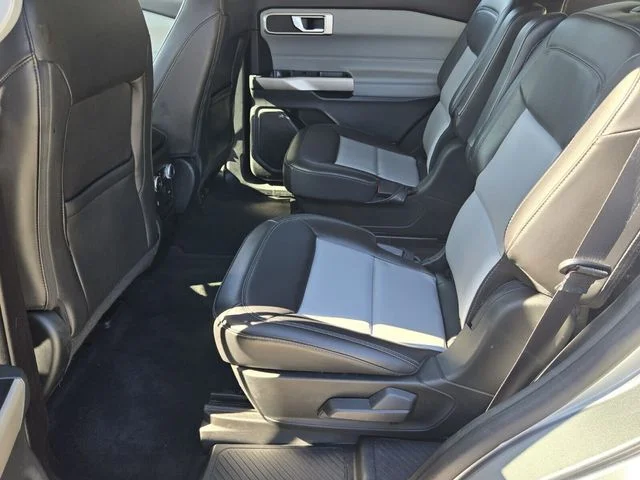 Used 2023 Silver Ford XLT image 11