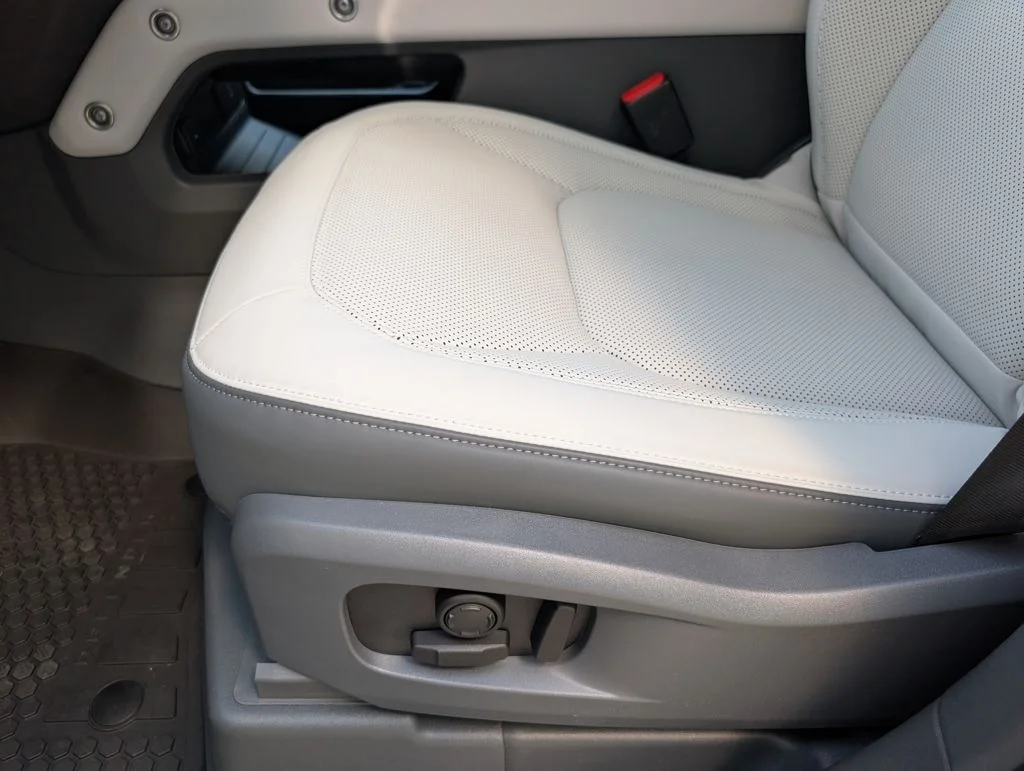 New 2026 Woolstone Green Land Rover X-Dynamic SE image 22