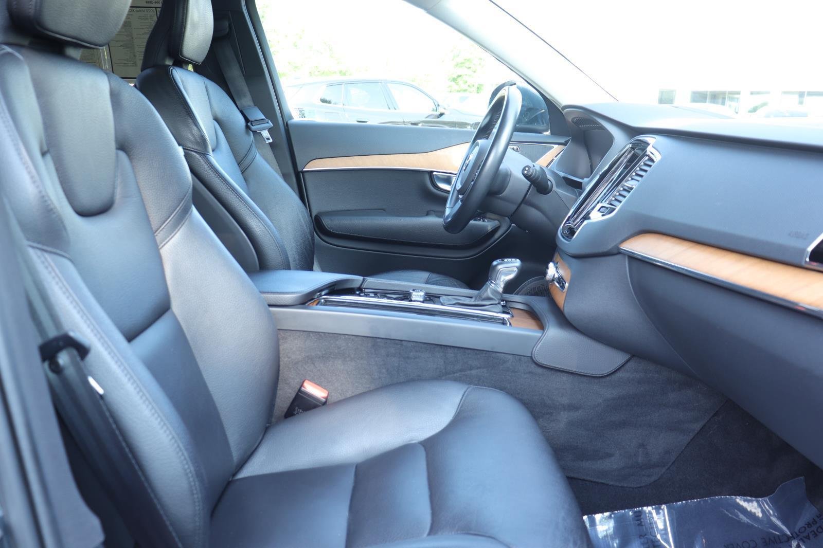 Used 2022 Savile Grey Metallic Volvo Momentum image 21