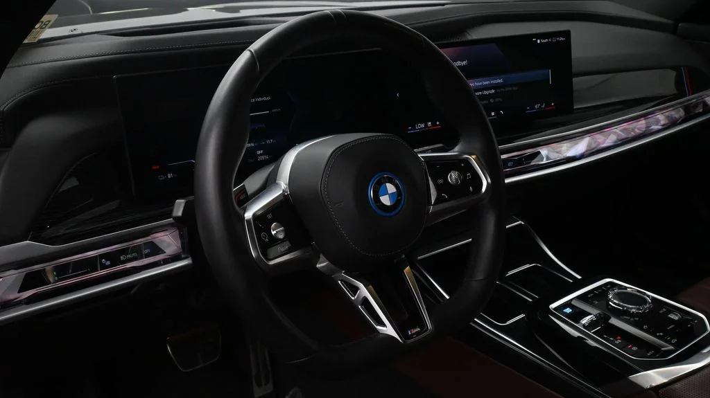2025 BMW i7 50 - Photo 9