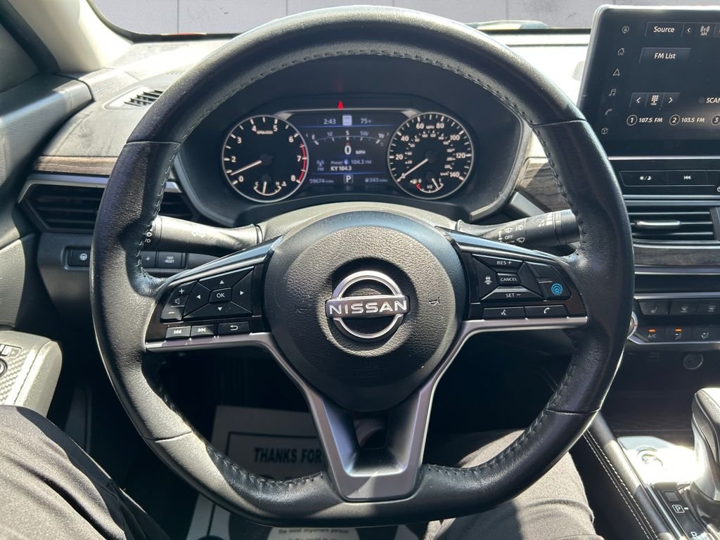 Used 2024 Red Nissan 2.5 SV image 9
