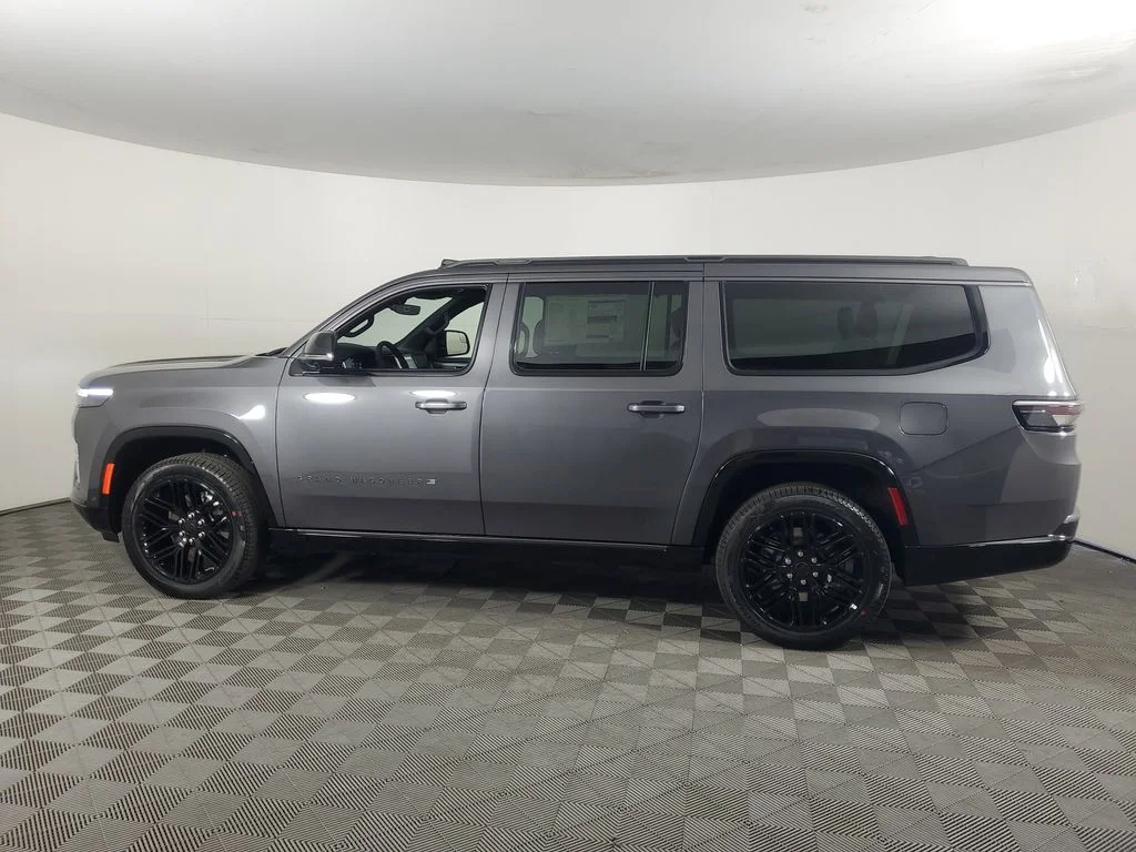New 2026 Baltic-Gray Metallic Clear-Coat Exterior Paint Jeep Limited Reserve image 7