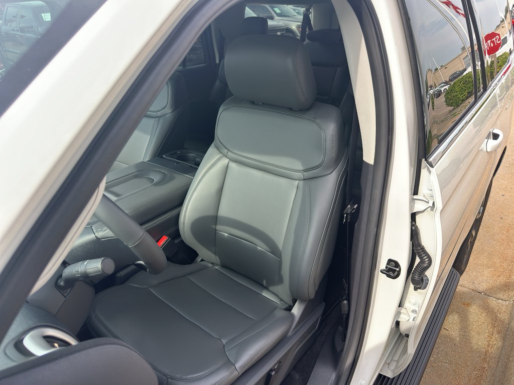 New 2027 Star White Metallic Tri-Coat Ford Active image 24