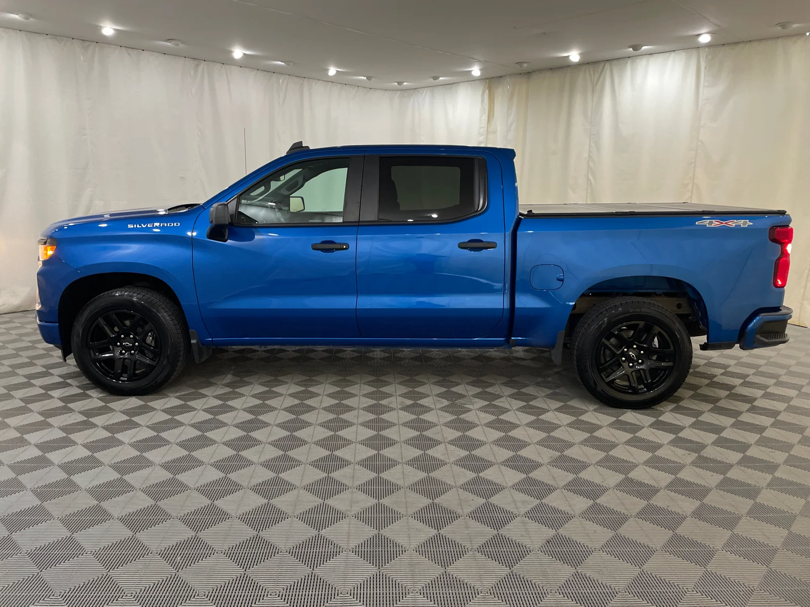 Used 2022 GLACIER BLUE METALLIC Chevrolet Custom image 9