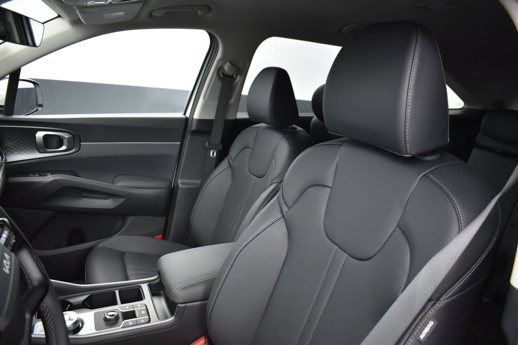 New 2026 Snow White Pearl Kia EX image 8