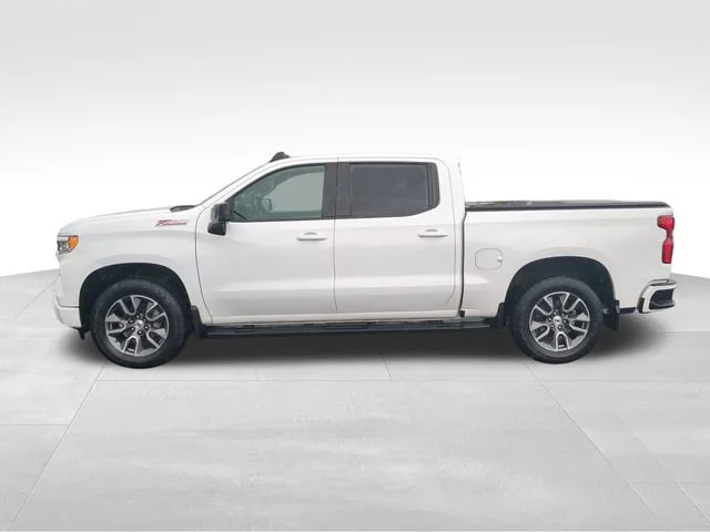 Used 2022 Summit White Chevrolet RST image 2