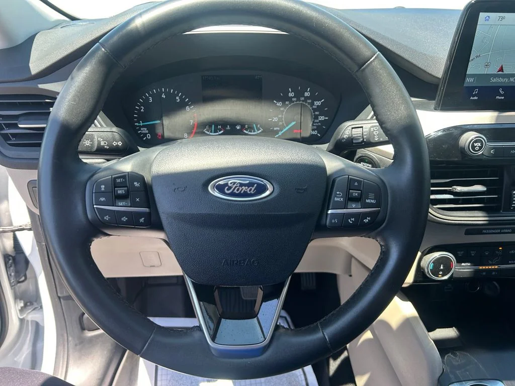 Used 2022 White Ford SE image 17