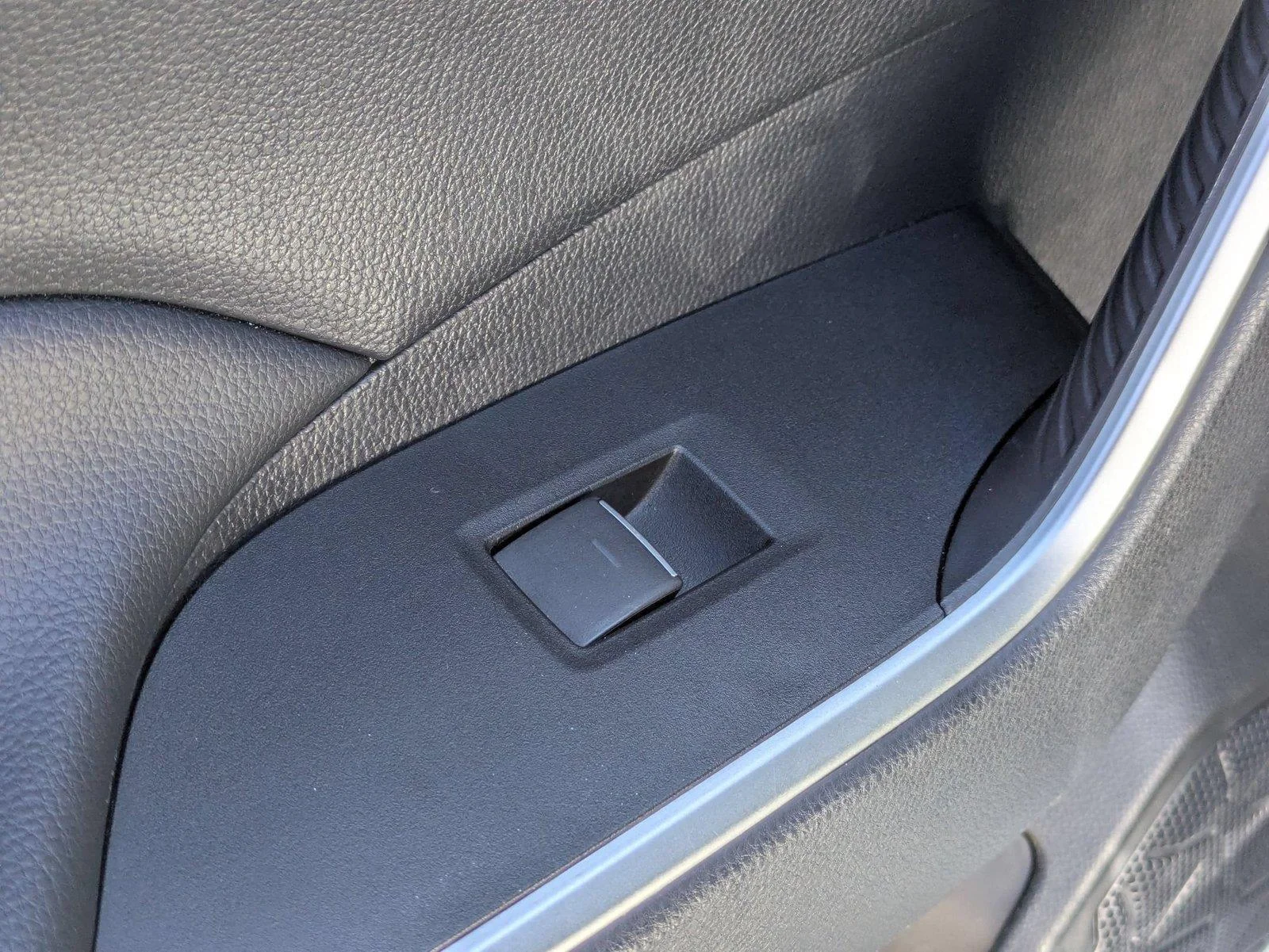 Used 2025 Ice Cap Toyota XLE image 25