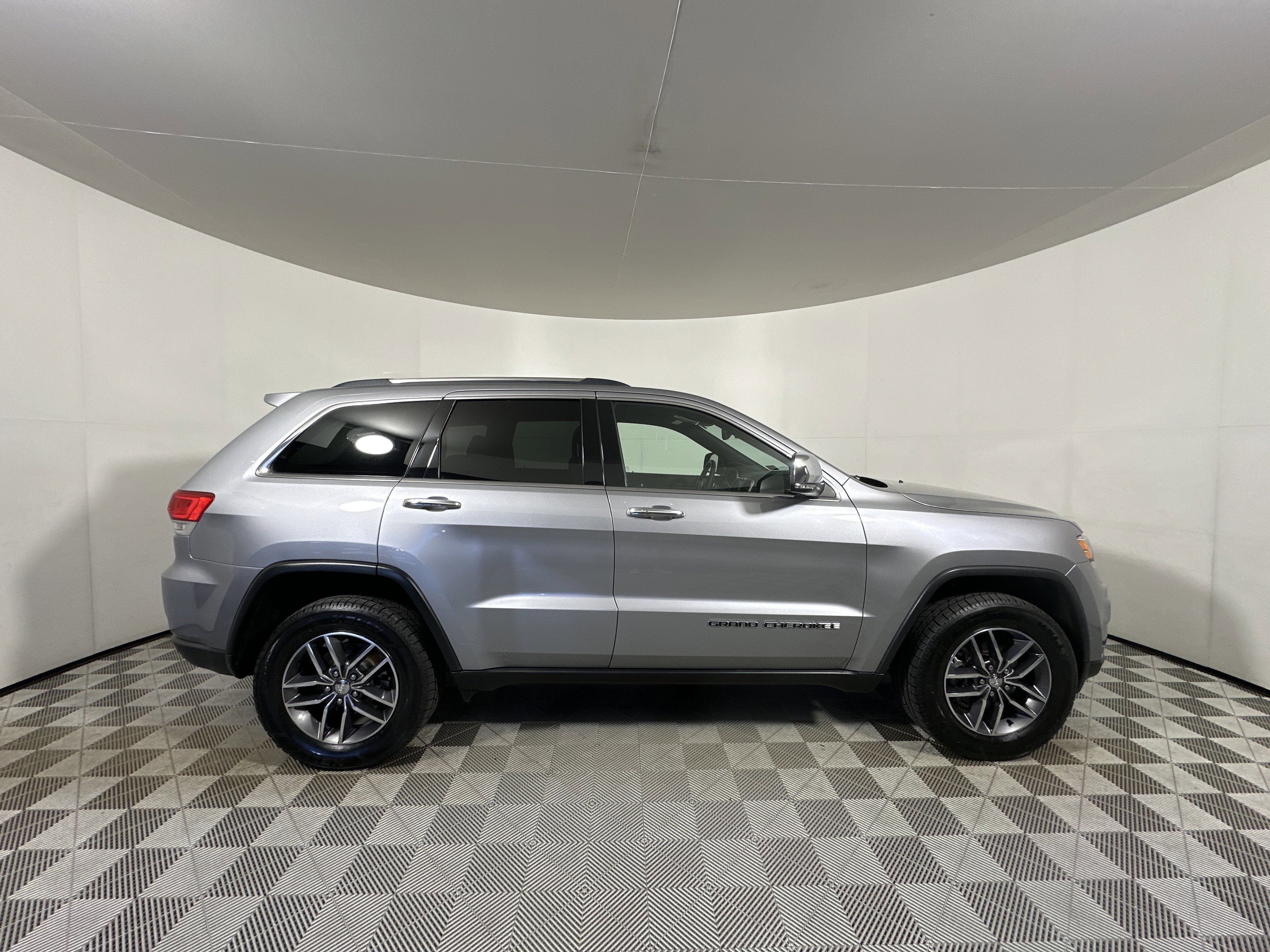 Certified Used 2017 Billet Silver Metallic Clearcoat Jeep Limited image 8