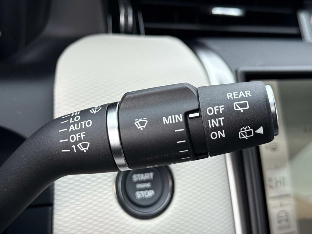 New 2026 Fuji White Land Rover Landmark Edition image 9