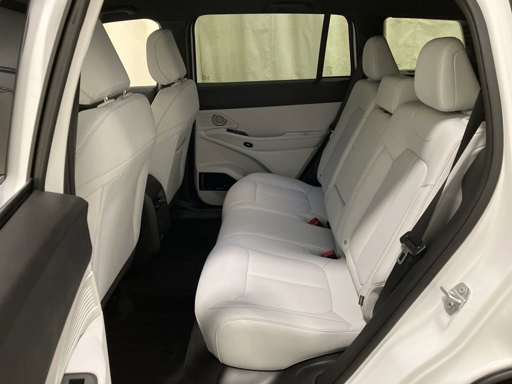 New 2026 Bright White Clear-Coat Exterior Paint Jeep Limited image 12
