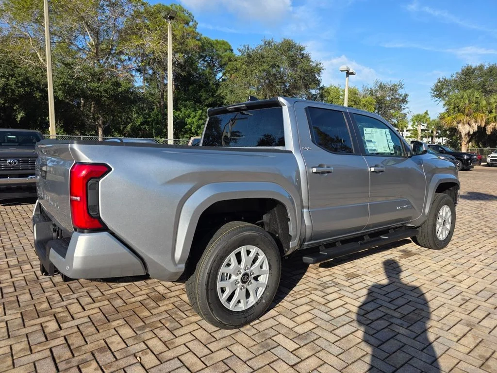 2026 Toyota Tacoma SR5 - Photo 11