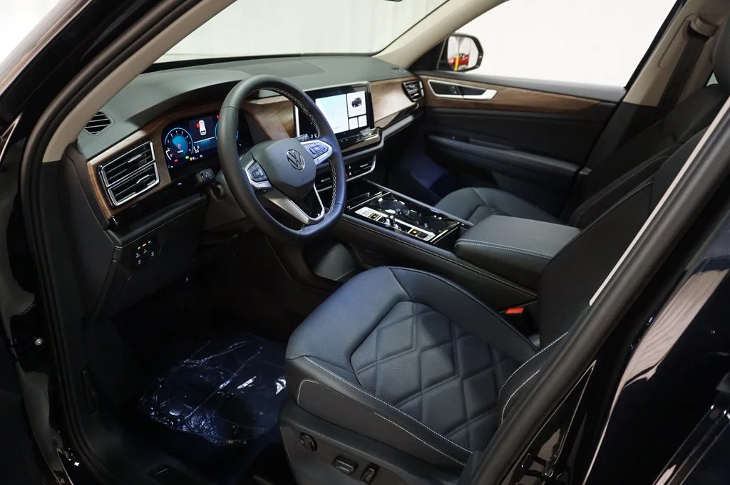 New 2026 Black Volkswagen 2.0T SE w/Technology image 9