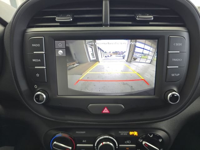 Used 2025  Kia LX image 16