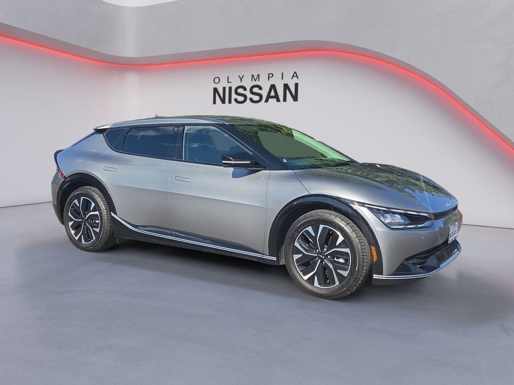 Used 2024 Gray Kia Wind image 9
