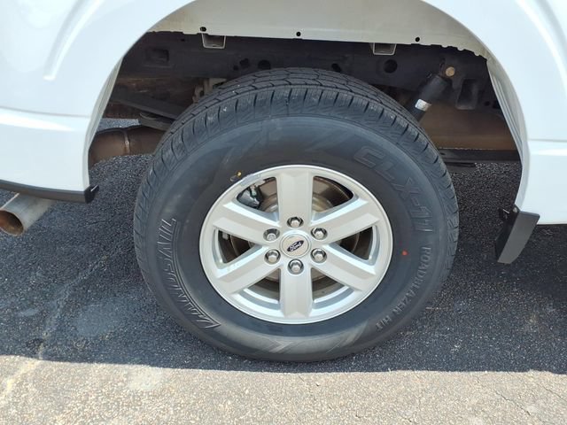 Used 2022  Ford XL image 11