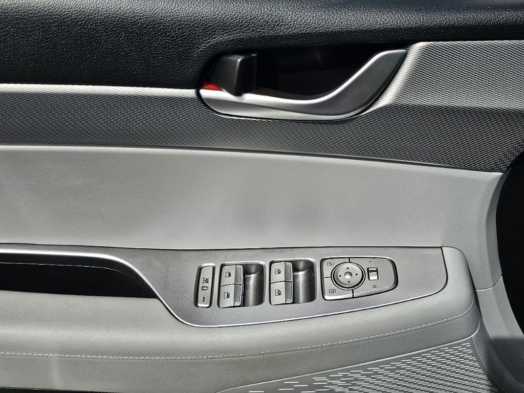 Used 2020 White Hyundai SEL image 27
