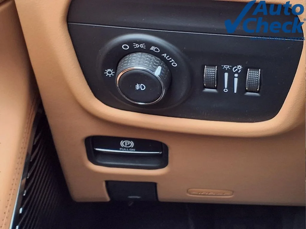 Used 2023 White/off-white Jeep Summit image 22