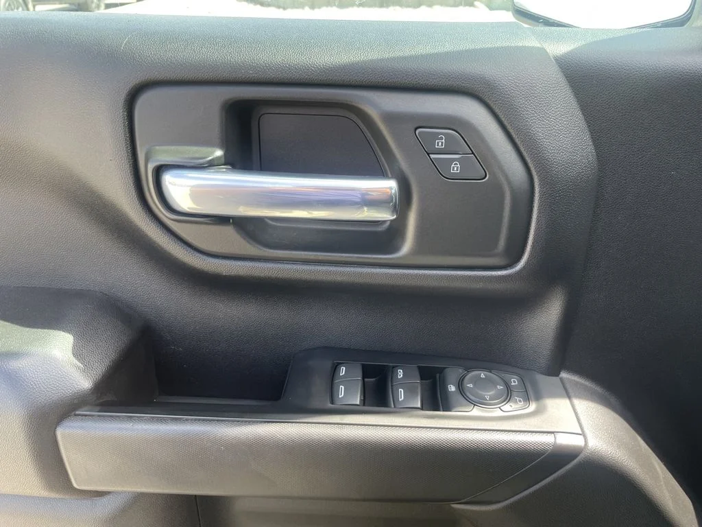 Used 2022 Summit White Chevrolet Custom image 16
