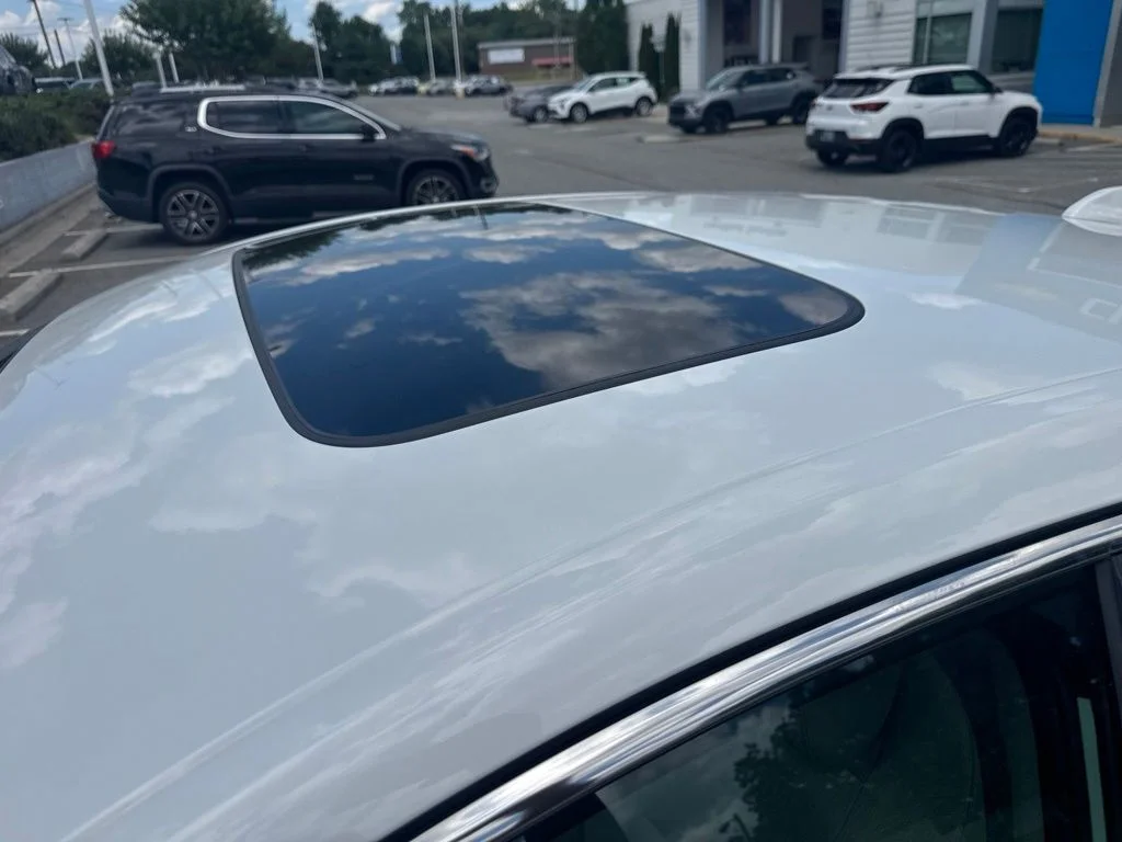 Used 2023 White Honda EX image 10