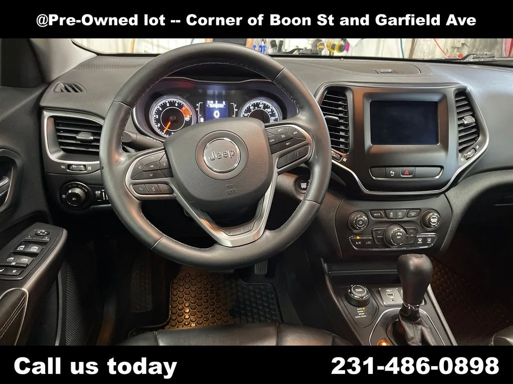 Used 2019 Blue Jeep Latitude Plus image 17