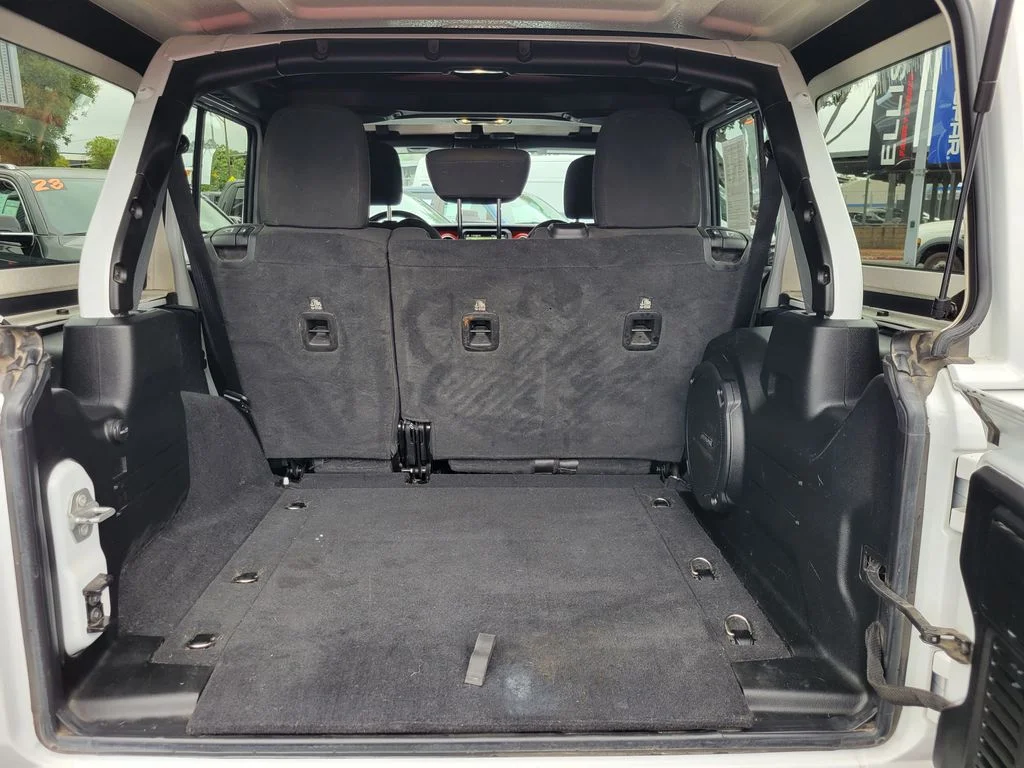 Used 2021 White Jeep Unlimited Rubicon image 23