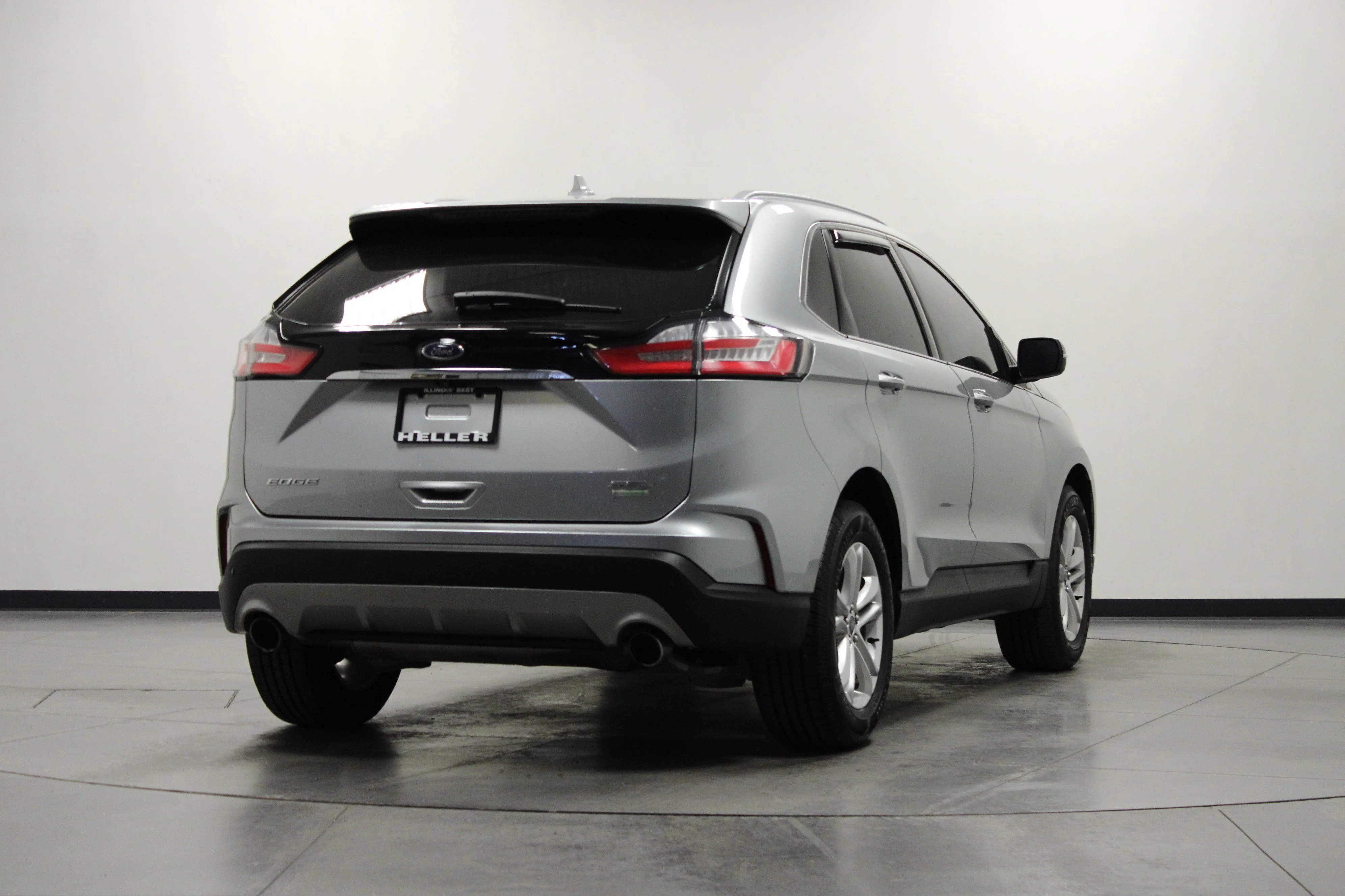 Used 2020 Iconic Silver Metallic Ford SEL image 4