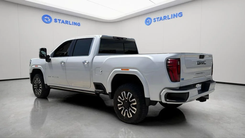 Used 2024 White Frost Tricoat GMC Denali Ultimate image 5